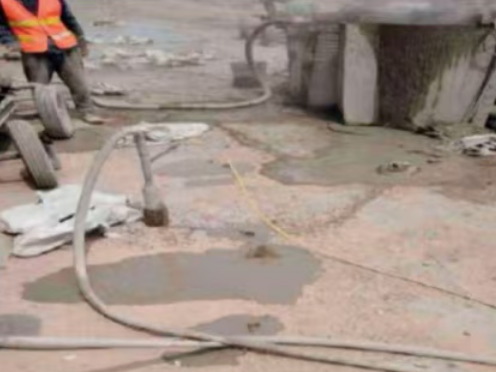 科尔沁左翼后水泥混凝土路面板底注浆技术 路面脱空注浆整治方案